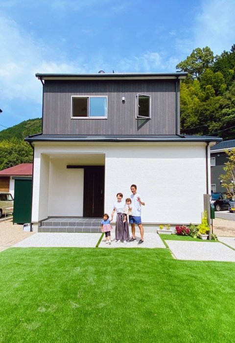 無垢材の心地よさと外断熱工法で実現した収納たっぷりの住まい